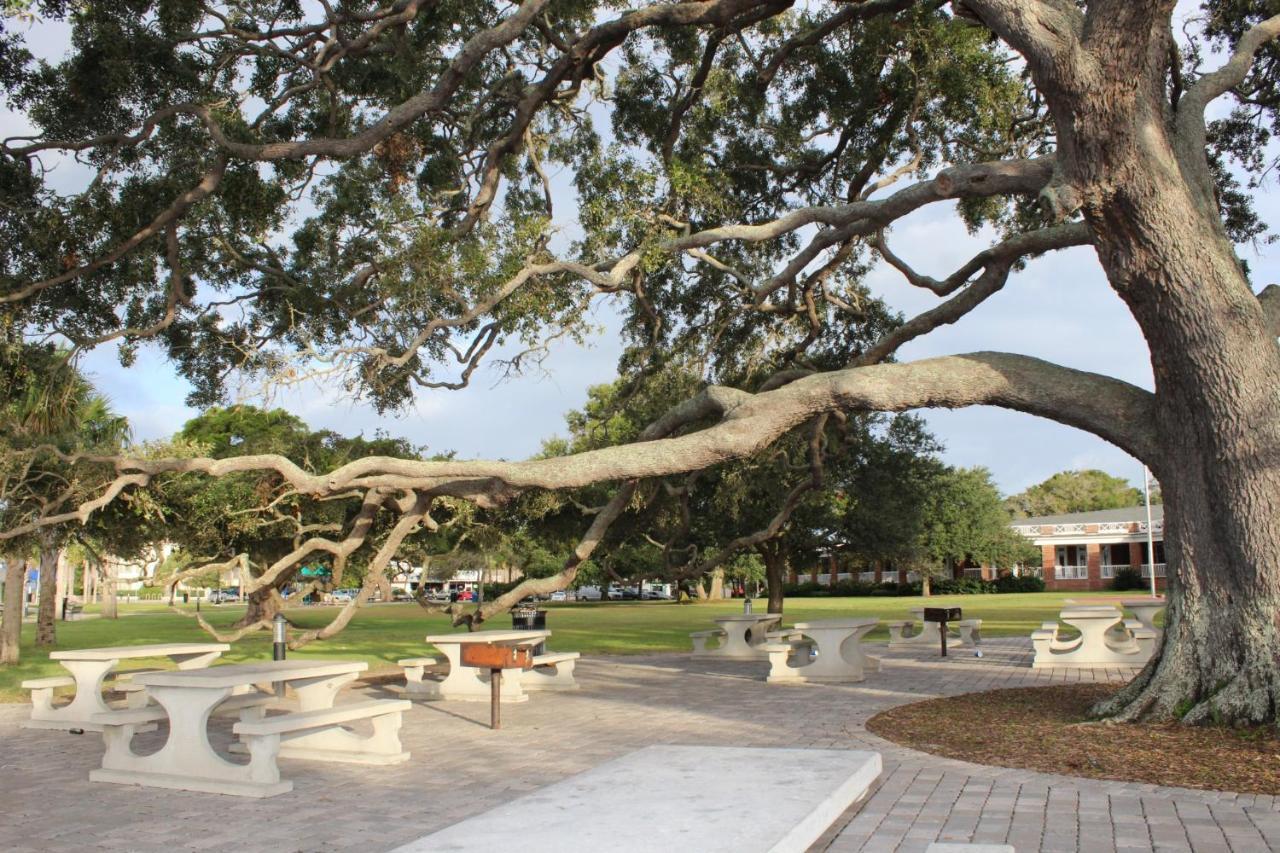 Ocean Inn & Suites St. Simons Island Exteriör bild